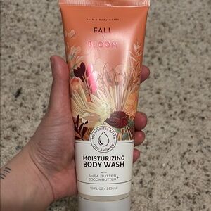 Bath & Body Works Orange and White Body Wash